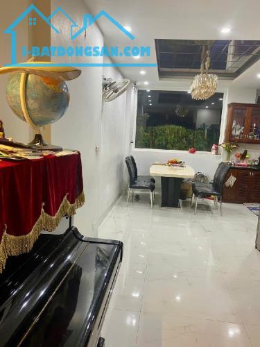 Bán nhà Vũ Hữu thông sang Nguyễn Quý Đức -  thông số vàng 5.5m, giá chào 19.8 tỷ