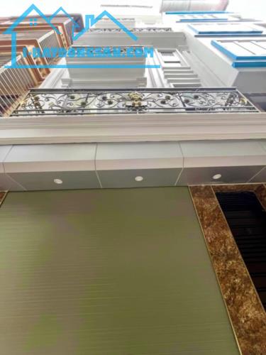 Bán CCMN 50 m2, 7 tầng thang máy, Thụy Khuê, Tây Hồ, cách phố 30m, view hồ tây