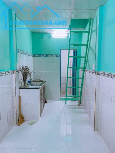 Nhà nhỏ đường Cách Mạng Tháng Tám Quận 10 giá 1 tỷ 250 nhà 3 tầng mới - 1
