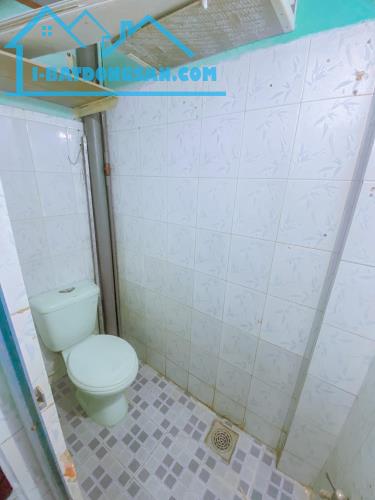 Nhà nhỏ đường Cách Mạng Tháng Tám Quận 10 giá 1 tỷ 250 nhà 3 tầng mới