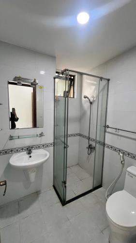 Bán gấp căn hộ 2 ngủ - 67m2 - chung cư Green Star  – full nội thất đẹp – 4.x tỷ Anh Minh c