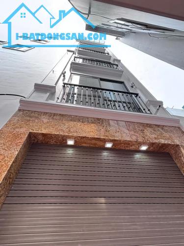 VÀI BƯỚC RA PHỐ - THOÁNG SÁNG - NỞ HẬU - THANG MÁY - TRUNG TÂM BA ĐÌNH - Vị trí: Gần Ngọc - 1