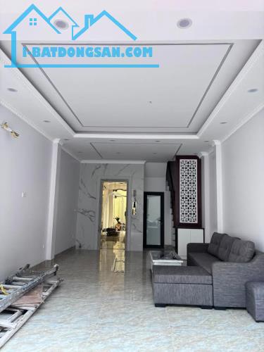 VÀI BƯỚC RA PHỐ - THOÁNG SÁNG - NỞ HẬU - THANG MÁY - TRUNG TÂM BA ĐÌNH - Vị trí: Gần Ngọc