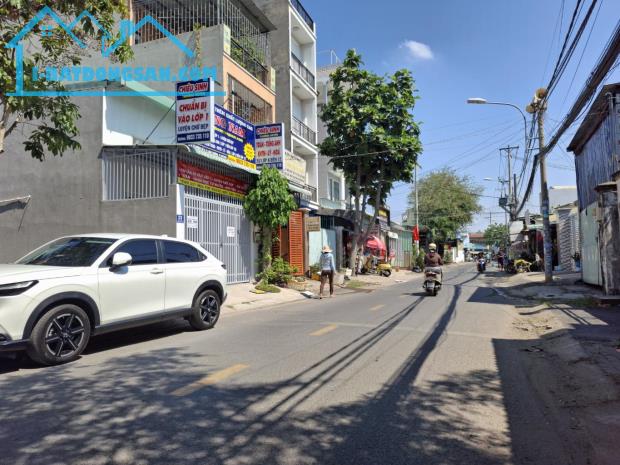 Bán nhà mặt phố Q.9, 77m², 4PN, 5WC, 4.5 tỷ, sổ đỏ