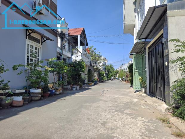Bán nhà mặt phố Q.9, 77m², 4PN, 5WC, 4.5 tỷ, sổ đỏ - 4