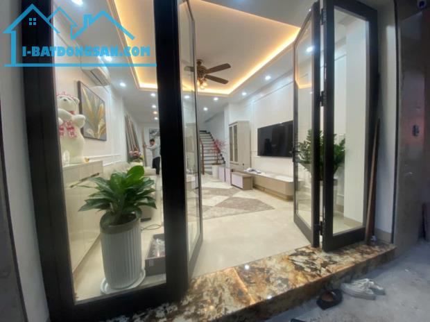 Bán Nhà Đặng Tiến Đông hai mặt phố Hoàng Cầu 45m2 5t MT 4m 15 tỷ - 2