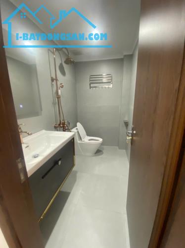 Bán Nhà Đặng Tiến Đông hai mặt phố Hoàng Cầu 45m2 5t MT 4m 15 tỷ