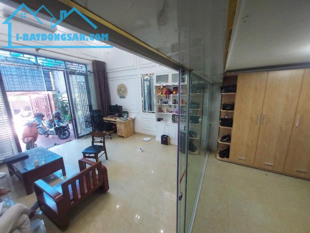 SIÊU MẪU - ĐẸP - HIẾM - MẶT PHỐ - 1