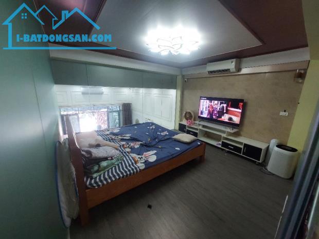 SIÊU MẪU - ĐẸP - HIẾM - MẶT PHỐ