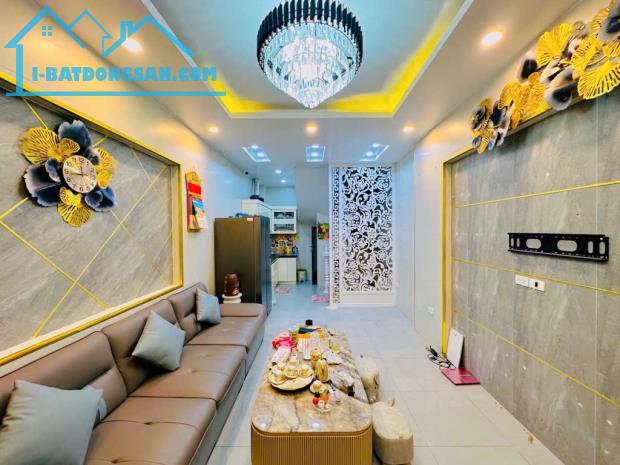 Bán nhà Nghi Tàm 5 tầng 30m2 phân lô đẹp, ngõ thông, pháp lý chuẩn 7,3 tỷ (có thương lượng - 5