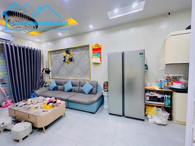 Bán nhà Nghi Tàm 5 tầng 30m2 phân lô đẹp, ngõ thông, pháp lý chuẩn 7,3 tỷ (có thương lượng - 4