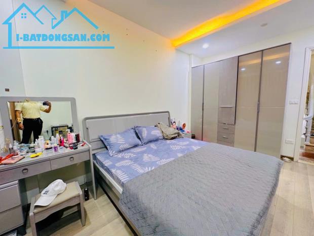 Bán nhà Nghi Tàm 5 tầng 30m2 phân lô đẹp, ngõ thông, pháp lý chuẩn 7,3 tỷ (có thương lượng - 3