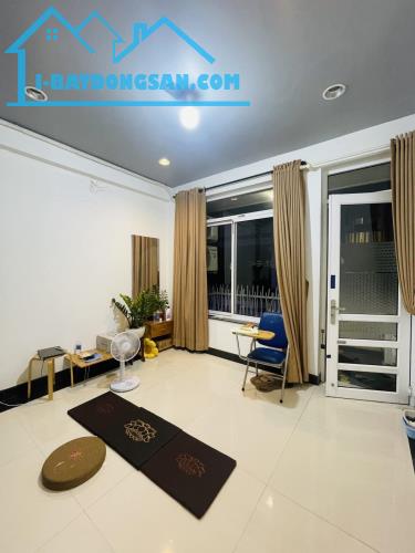 TRUNG TÂM QUẬN 10 - 3 TẦNG CHỈ HƠN 4 TỶ GIÁ QUÁ TỐT