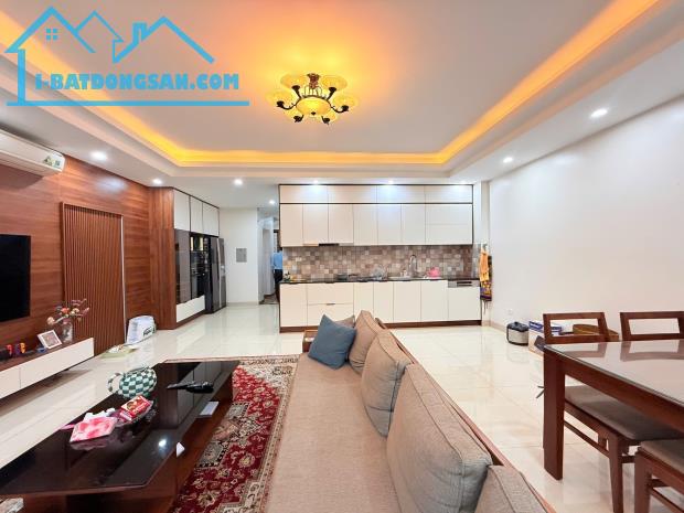 Bán nhà phố Nguyên Hồng, Đống Đa 36m2 - 4 tầng – Mặt tiền 5.2m ô tô kinh doanh - 1
