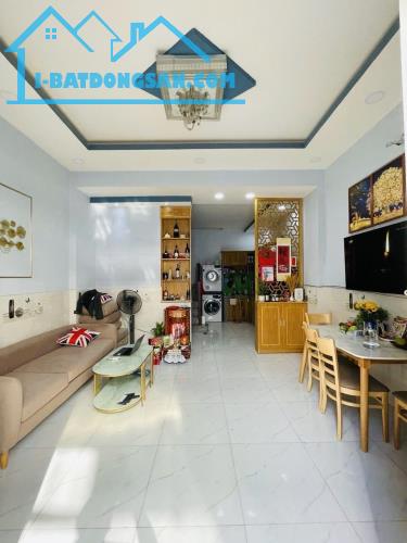 NHÀ ĐẸP VÀO Ở NGAY - HẺM XE HƠI - GIÁ DƯỚI 4,5ty. - Kết cấu 2 tầng BTCT. - 2 phòng ngủ, 2