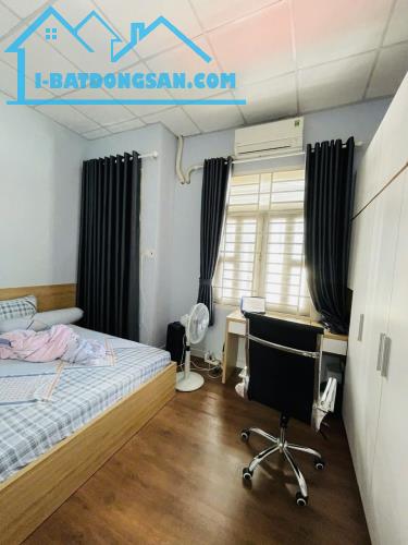 NHÀ ĐẸP VÀO Ở NGAY - HẺM XE HƠI - GIÁ DƯỚI 4,5ty. - Kết cấu 2 tầng BTCT. - 2 phòng ngủ, 2 - 2