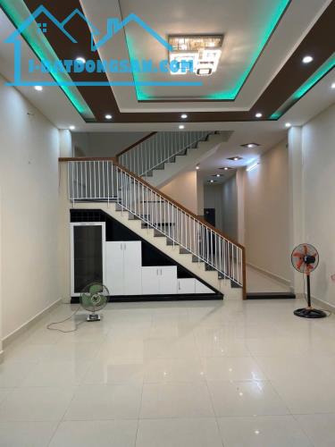 BÁN NHÀ MẶT TIỀN 2 TẦNG KIÊN CỐ ĐẸP - 82M2 - SÁT BIỂN - CHỈ HƠN 4 TỶ - 2