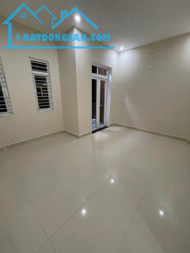BÁN NHÀ MẶT TIỀN 2 TẦNG KIÊN CỐ ĐẸP - 82M2 - SÁT BIỂN - CHỈ HƠN 4 TỶ - 1