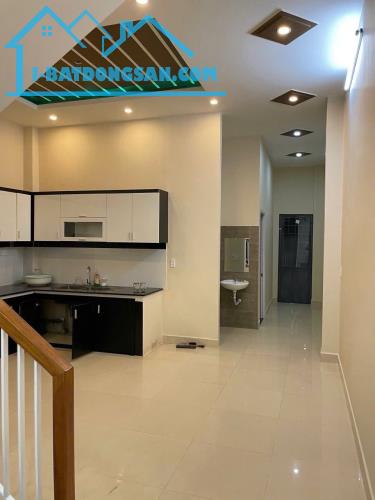 BÁN NHÀ MẶT TIỀN 2 TẦNG KIÊN CỐ ĐẸP - 82M2 - SÁT BIỂN - CHỈ HƠN 4 TỶ