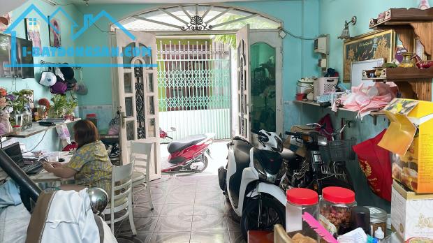 Nhà kiên cố, chỗ đậu ô tô, gần Sacombank Lạc Long Quân, 4.2 tỷ - 1