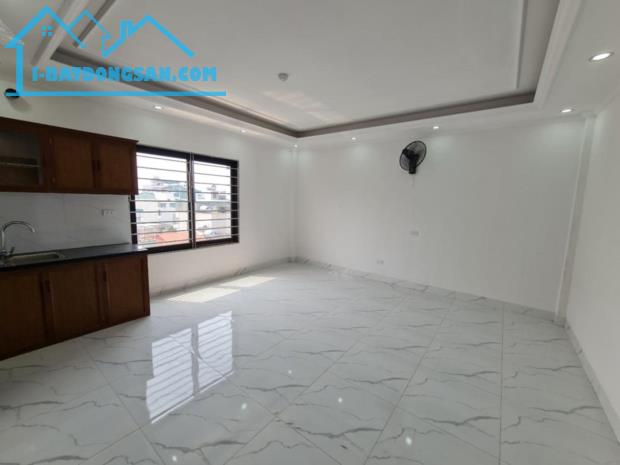 Bán nhà Kim Giang 43m 5 Tầng 6.7 Tỷ