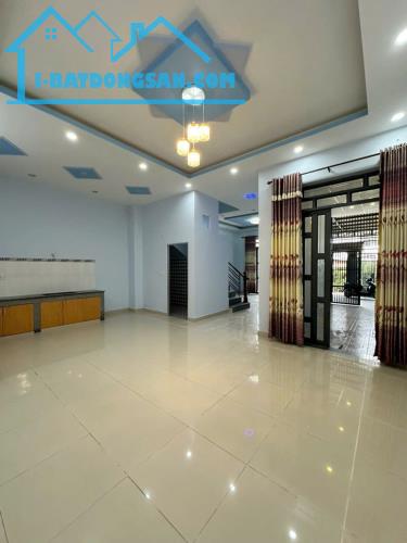 🌹RẺ QUÁ RẺ!HÓC MÔN - ĐƯỜNG 6M THÔNG - NGANG RỘNG HƠN 7M VUÔNG A4 - 133M - 2 TẦNG - MỚI - 4