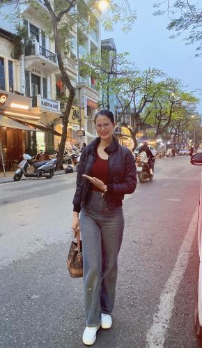 Bán nhà mặt phố Quận Đống Đa, kinh doanh sầm uất ô tô dừng đỗ ngày đêm. Vỉa hè rộng.