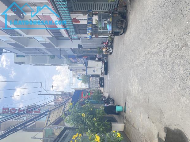 chủ gấp bán siêu phẩm ngay thoại ngọc hầu hẻm xe tải thông dt 4,5*18m 4tầng 4pn