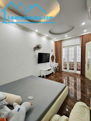 Nhà đẹp Ba Đình 75m2 x mặt tiền 4.5M - Ngõ thẳng tắp, thông thoáng - Sân vườn để xe. - 2