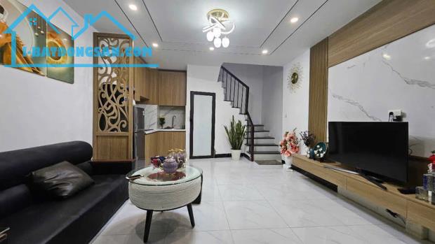 VŨ TRỌNG PHỤNG-TT QUẬN- HAI MẶT NGÕ-THOÁNG TRƯỚC SAU- CÁCH PHỐ 10M -NHÀ MỚI-FULL NỘI THẤT - 2