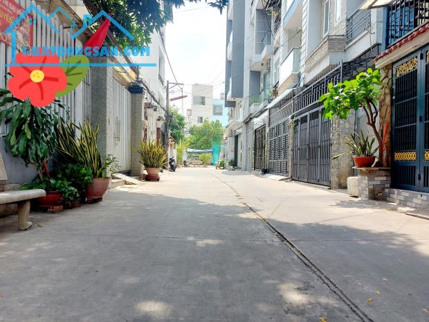Sắp định cư, bán gấp nhà hẻm xe hơi Nguyễn Súy 3 tầng, khu an ninh, VIP chỉ 5.6 tỷ, TL nhẹ