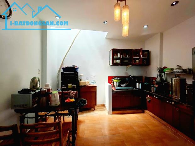Sắp định cư, bán gấp nhà hẻm xe hơi Nguyễn Súy 3 tầng, khu an ninh, VIP chỉ 5.6 tỷ, TL nhẹ - 1
