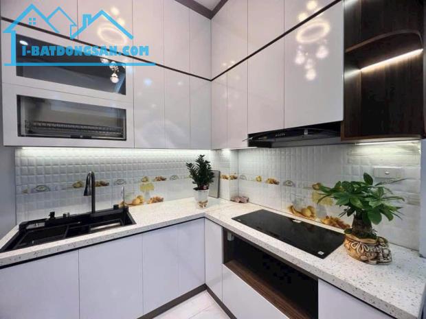 [ CHỦ GỬI BÁN] Bán nhà Phạm Văn Đồng dân xây 4 tầng chắc chắn 45m2, kinh doanh, giá 7 tỷ - 3