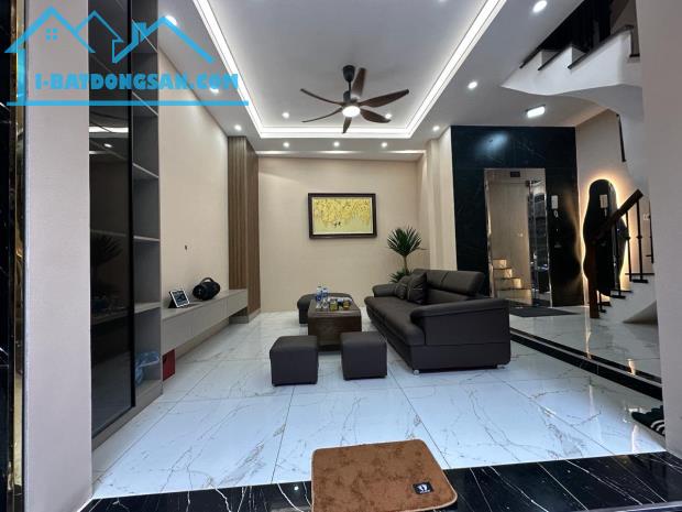 Nhà đẹp Lương Yên   25/38m-6 tầng -10,5 tỷ    Nhà xây mới 100%, xịn sò, thang máy  - Tầng - 3