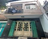 Nhà kiên cố, chỗ đậu ô tô, gần Sacombank Lạc Long Quân, 4.2 tỷ