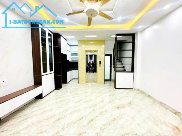 BÁN GẤP NHÀ 5 TẦNG PHẠM VĂN ĐỒNG, GẦN PHỐ, ĐI LẠI RẤT THUẬN TIỆN - 2