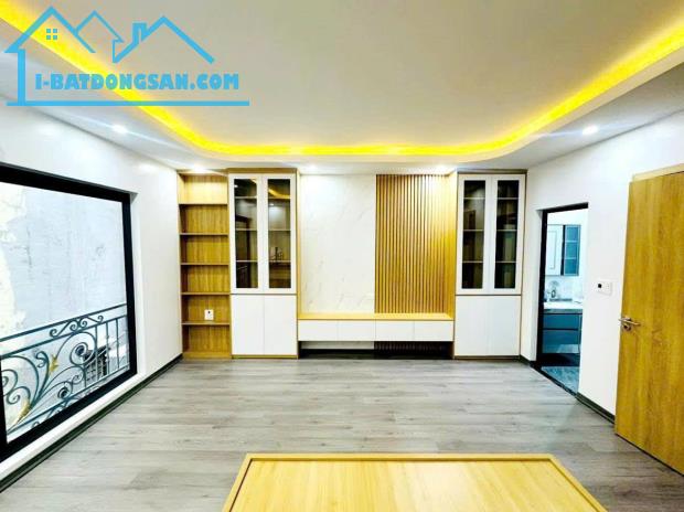 BÁN GẤP NHÀ 5 TẦNG PHẠM VĂN ĐỒNG, GẦN PHỐ, ĐI LẠI RẤT THUẬN TIỆN - 1