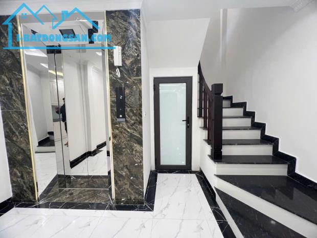 Bán nhà Phúc Lợi, Long Biên, gara 7 chỗ, 5 tầng thang máy chỉ 7 tỷ hơn