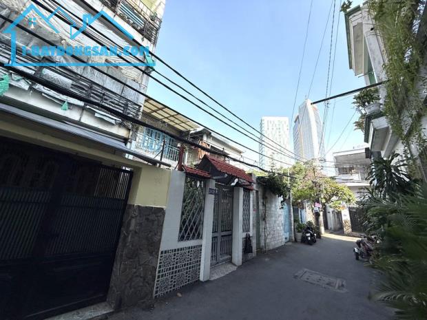 BÁN ĐẤT TẶNG NHÀ - MT SIÊU KHỦNG - GÍA CỰC RẺ - KHAI THÁC LÀM CHDV - NHỈNH 13 TỶ - 3
