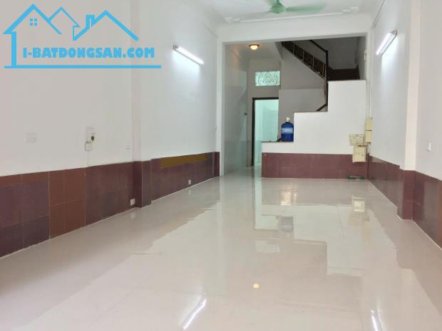 Bán nhà phố Láng Hạ Ba Đình 57m 4 tầng, mặt tiền 3.5m 18.5 tỷ.Kinh doanh, ô tô tránh.
