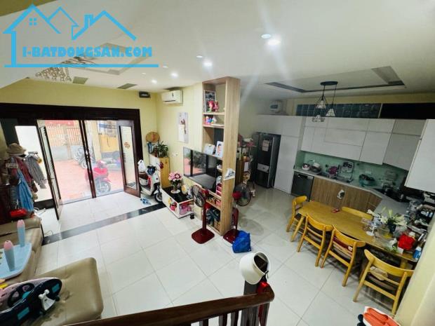 Siêu Phẩm Đường Láng, Nhà Đẹp Ở Ngay, Ngõ Nông, Gần Oto 69m2, 5tầng, MT4.2m, Giá 11.5tỷ