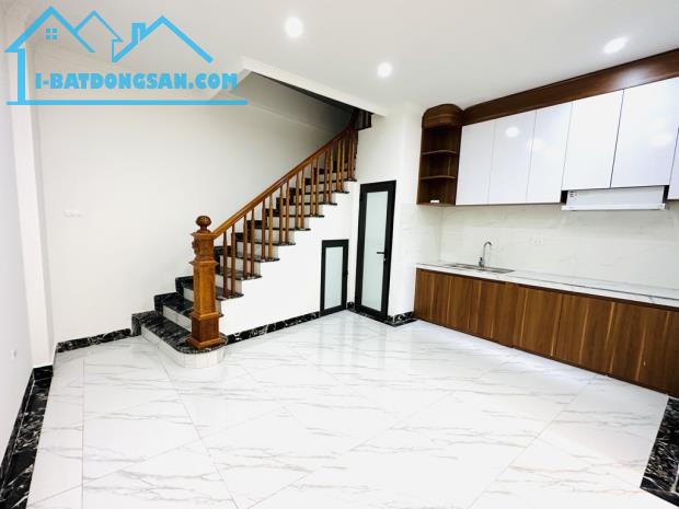 Nhà đẹp - Lý Sơn- 5 tầng 54m - gần ô tô - chỉ 5,5 tỷ là ở.