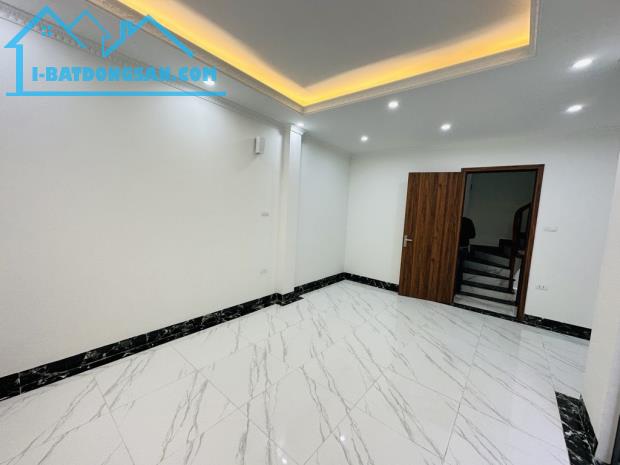 Nhà đẹp - Lý Sơn- 5 tầng 54m - gần ô tô - chỉ 5,5 tỷ là ở. - 2