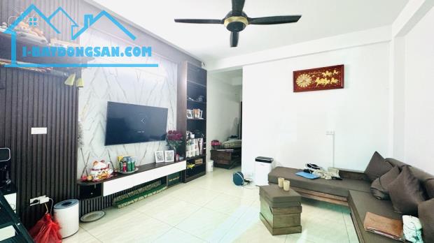 Nhà Thượng Thanh DT 71 m2 , 4 tầng , mặt tiền 4 m .Rao 8,2 tỉ