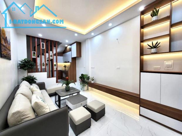 BÁN NHÀ GẦN PHỐ QUAN NHÂN – THANH XUÂN, SÁT ĐƯỜNG Ô TÔ THÔNG, NHÀ MỚI NHIỀU PHÒNG.