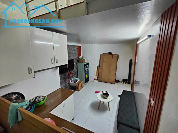 Hiếm!  Quốc Tử Giám 25 m, 4 tầng, 3 ngủ, 3 vệ sinh,80 m ra ô tô, khu vực vịp Đống Đa, sổ