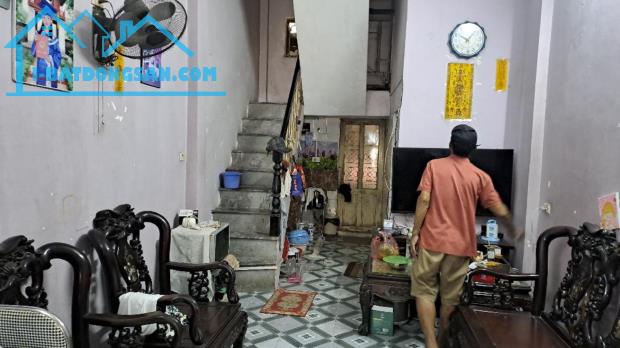Nhỉnh 10 tỷ, mặt phố Xã Đàn, MT 3.6m, 59m2 * 3 tầng, 1 tum, thoáng trước sau, Đống Đa, Ký