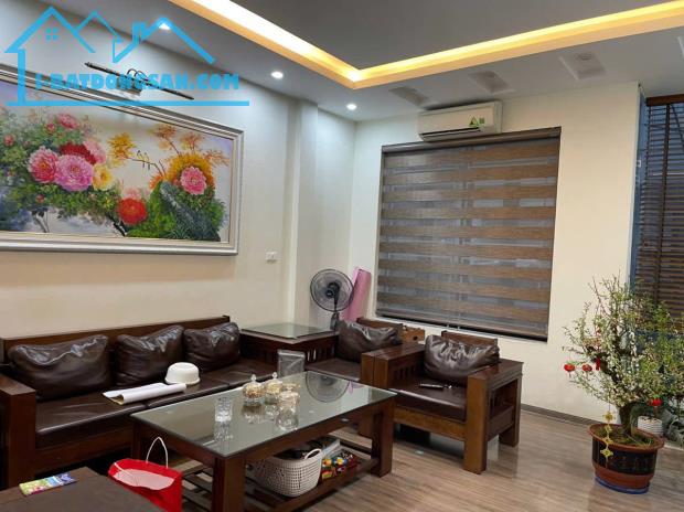 Bán nhà Chùa Bộc - Đống Đa: Phân lô cán bộ, dân xây, ở ngay, kinh doanh ngay, ô tô vào nhà