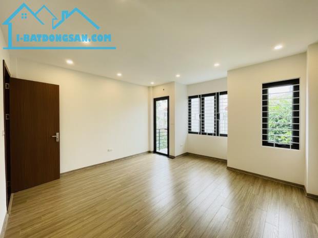 PHÚC LỢI - LONG BIÊN NHÀ XÂY ĐỘC LẬP - DIỆN TÍCH RỘNG - MỚI KOONG - OTO ĐỖ NGAY CỬA