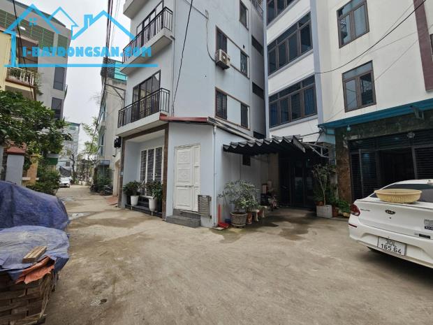 NHÀ HIẾM - LÔ GÓC - Ô TÔ TRÁNH - 4